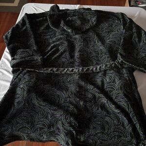 Vera Bradley Black and Green Robe